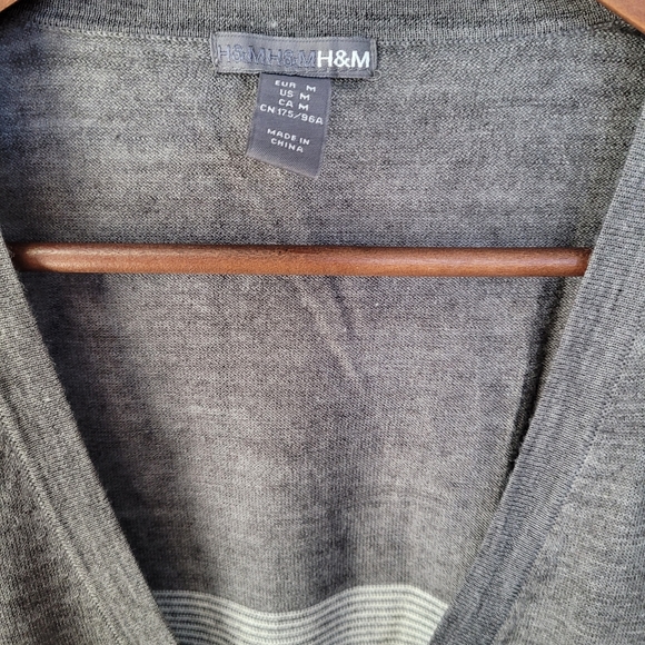 H&M Cardigan - Picture 2 of 6